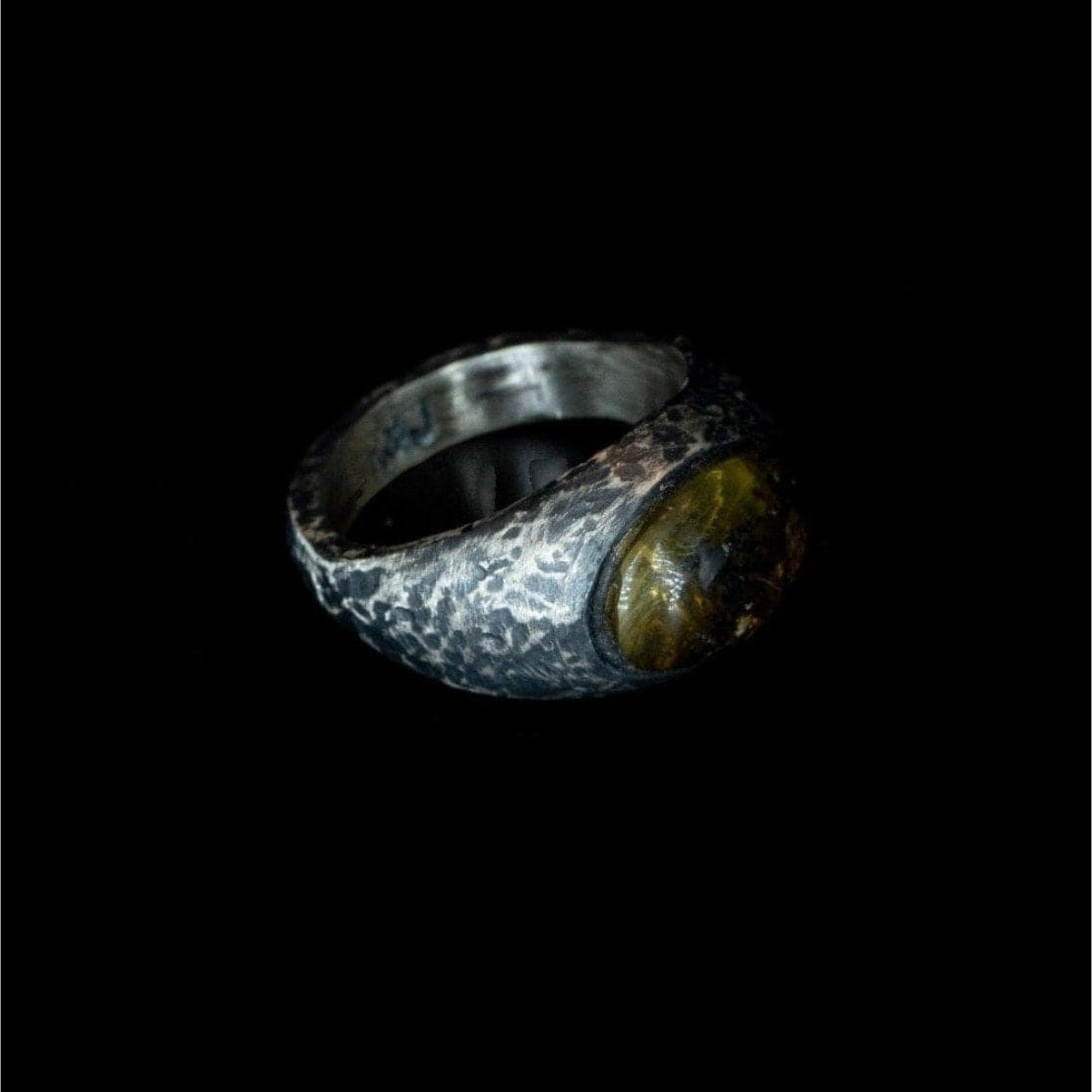 W AMBAR EYE RING